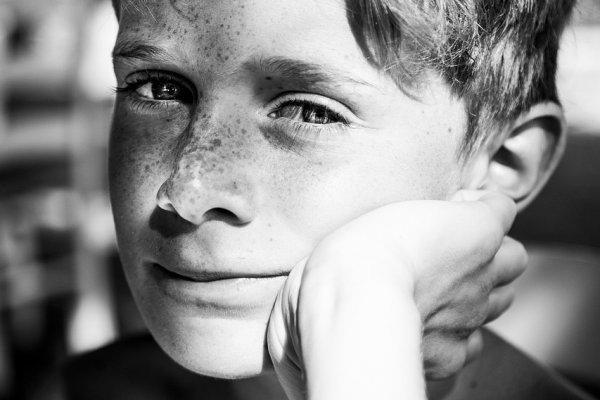 Modern fulfilment warehouse with automated systems and techn